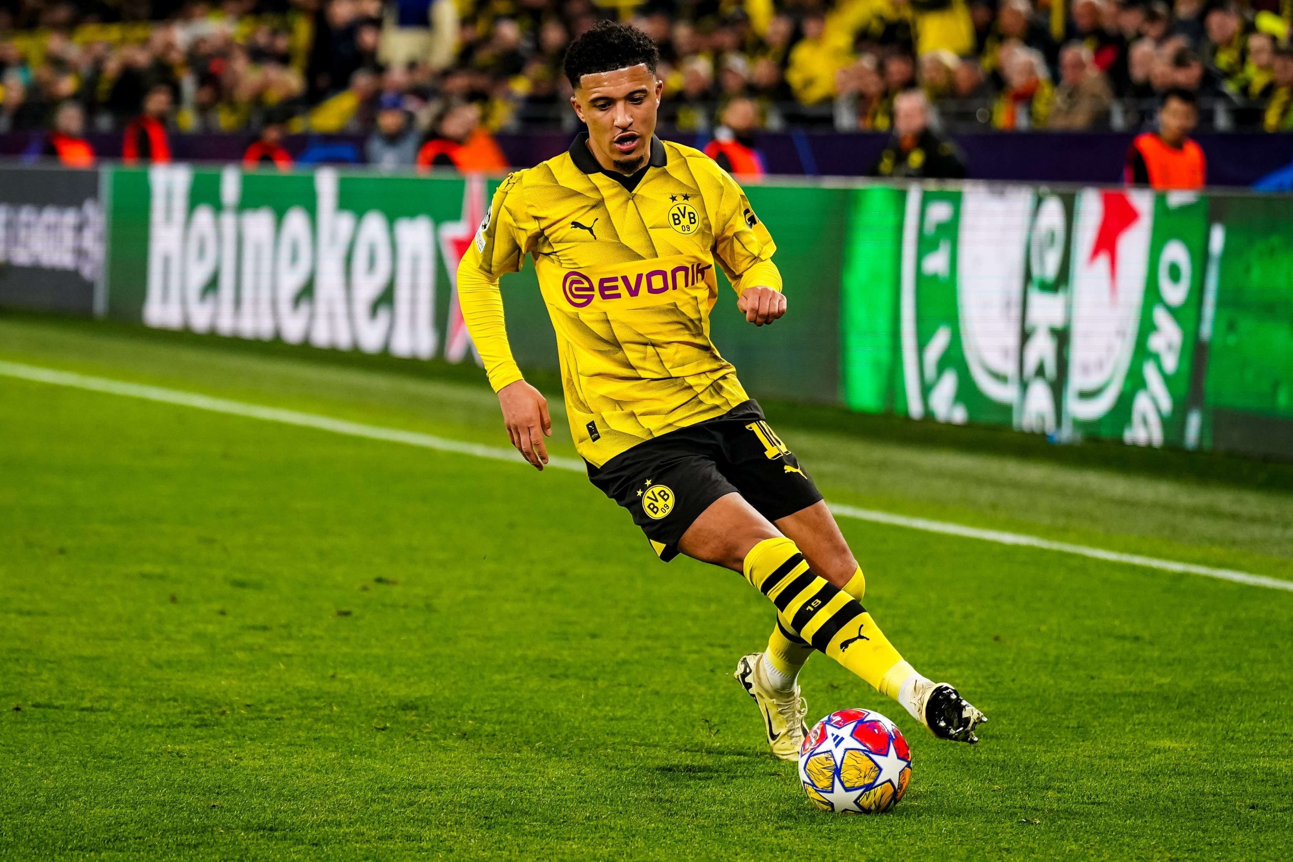 jadon-sancho-didepak-dari-manchester-united-kembali-ke-borussia-dortmund