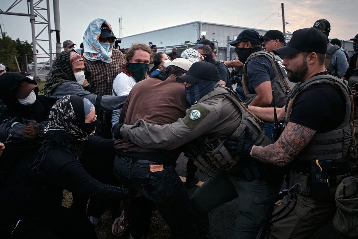 Pusat Penahanan di New Jersey Jebol Akibat Aksi Brutal Imigran Gelap